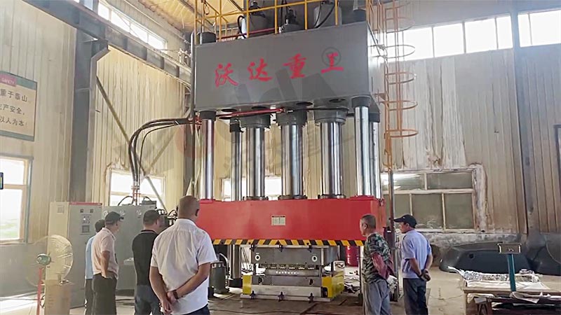 1500噸SMC汽車(chē)覆蓋件模壓成型液壓機(jī)