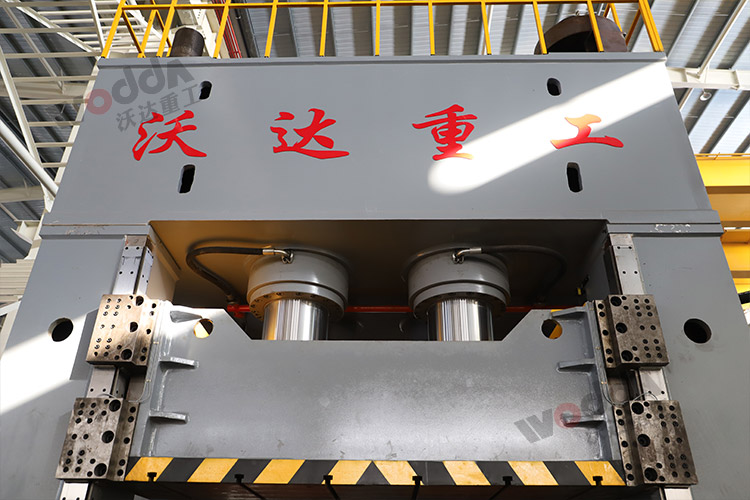 2000噸框架液壓機（滑塊、活塞）